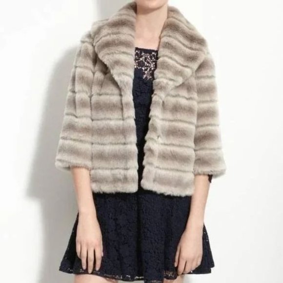 Juicy Couture “Grey Swan” Faux Fur Capelet Coat - Picture 2 of 10